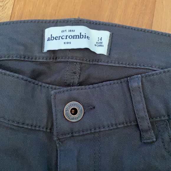 NWT | ABERCROMBIE KIDS CARGO PANTS | GIRLS SIZE 14 - Picture 3 of 5
